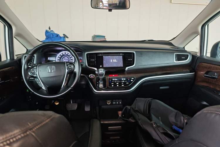 Used Honda Odyssey 2017 2.4L Smart Edition Center Console