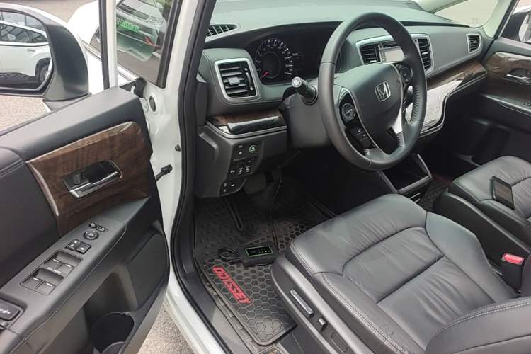 Used Honda Odyssey 2017 2.4L Supreme Edition Driver Seat
