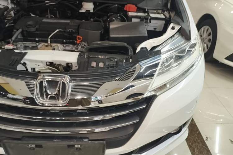 Used Honda Odyssey 2017 2.4L Smart Edition Engine Bay Left