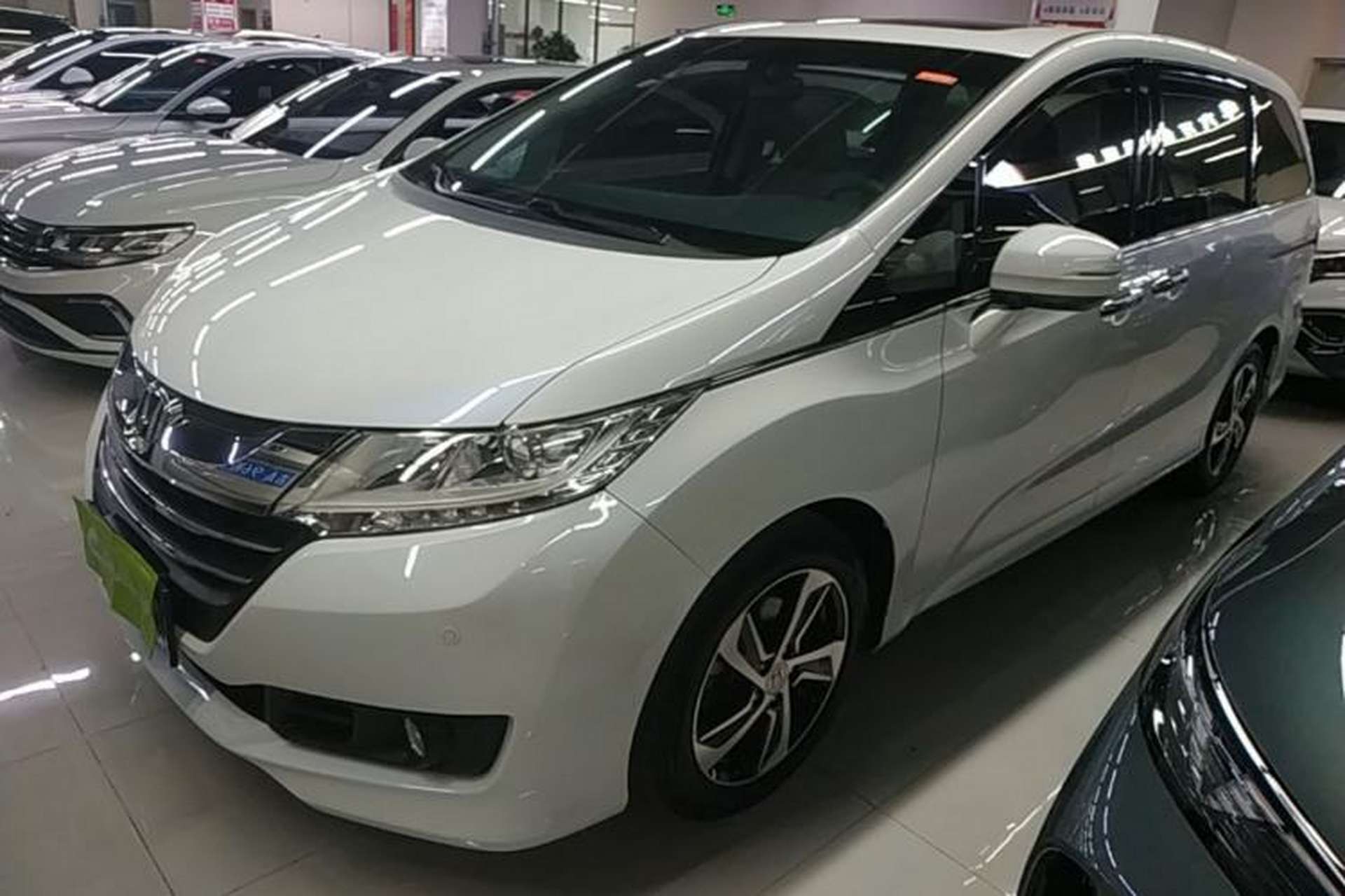 Used Honda Odyssey 2017 2.4L Luxury Edition Front Left 45 Deg