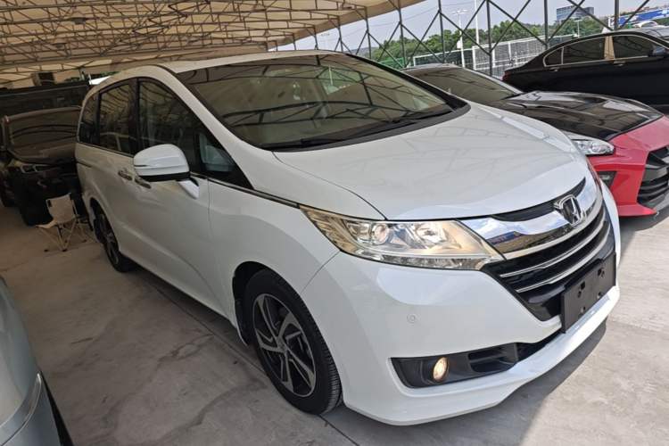 Used Honda Odyssey 2017 2.4L Luxury Edition Front Right 45 Deg