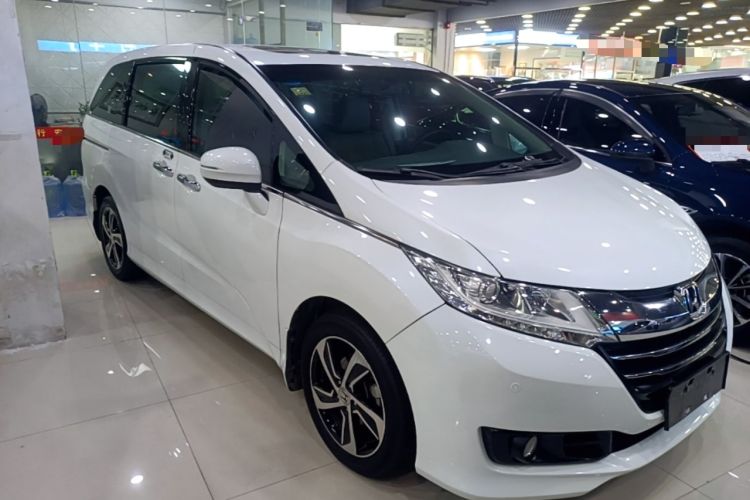 Used Honda Odyssey 2017 2.4L Luxury Edition Front Right 45 Deg