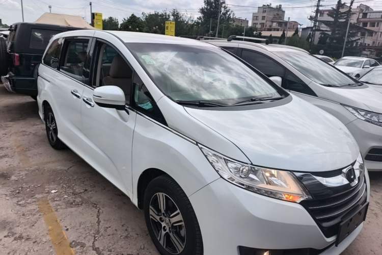 Used Honda Odyssey 2017 2.4L Comfort Edition Front Right 45 Deg