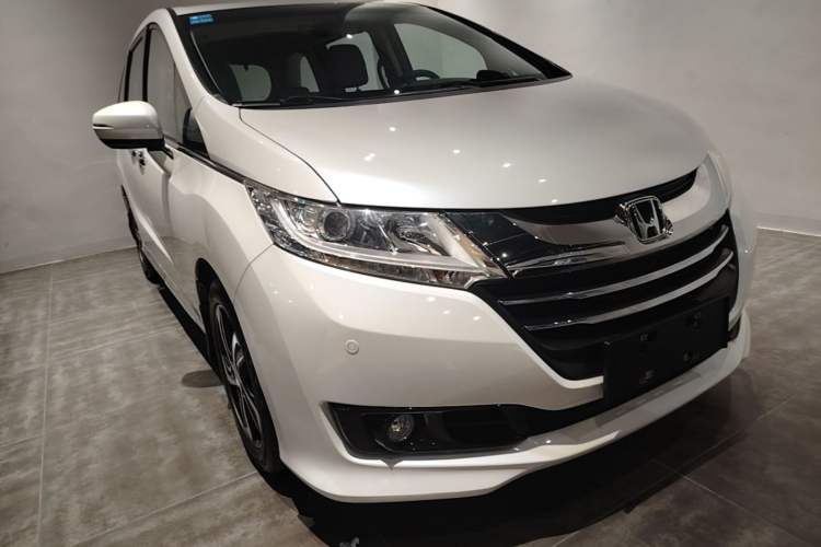 Used Honda Odyssey 2017 2.4L Luxury Edition Front Right 45 Deg