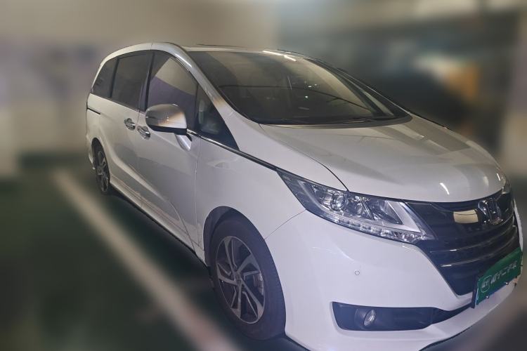 Used Honda Odyssey 2017 2.4L Luxury Edition Front Right 45 Deg