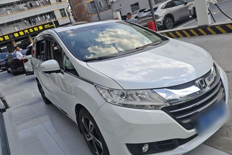 Used Honda Odyssey 2017 2.4L Luxury Edition Front Right 45 Deg