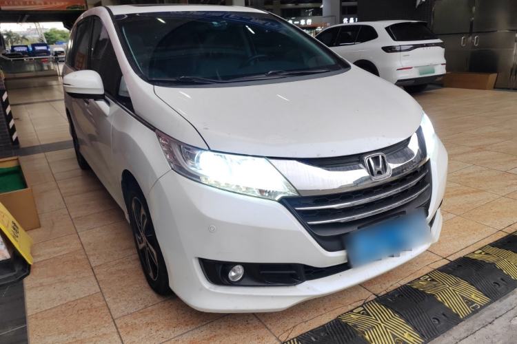Used Honda Odyssey 2017 2.4L Luxury Edition Front Right 45 Deg