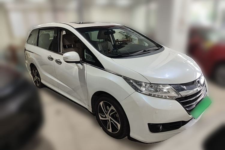Used Honda Odyssey 2017 2.4L Luxury Edition Front Right 45 Deg