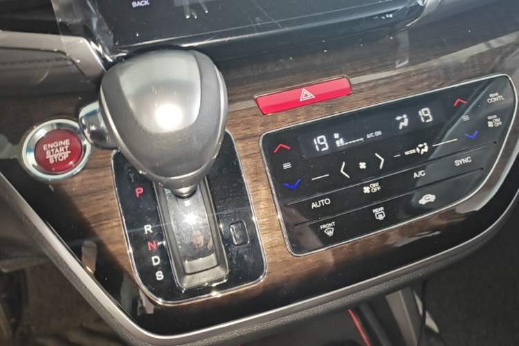 Used Honda Odyssey 2017 2.4L Smart Edition Gear Lever