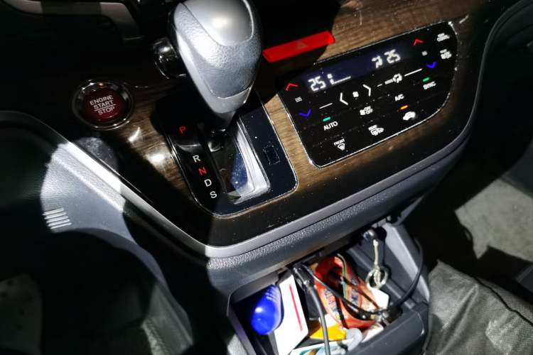 Used Honda Odyssey 2017 2.4L Supreme Edition Gear Lever