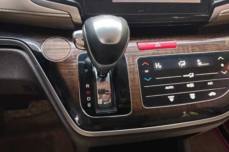 Used Honda Odyssey 2017 2.4L Comfort Edition Gear Lever