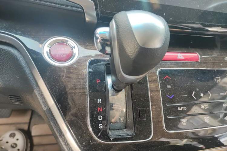 Used Honda Odyssey 2017 2.4L Smart Edition Gear Lever