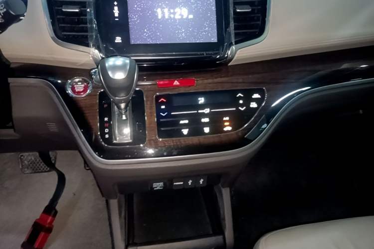 Used Honda Odyssey 2017 2.4L Luxury Edition Gear Lever