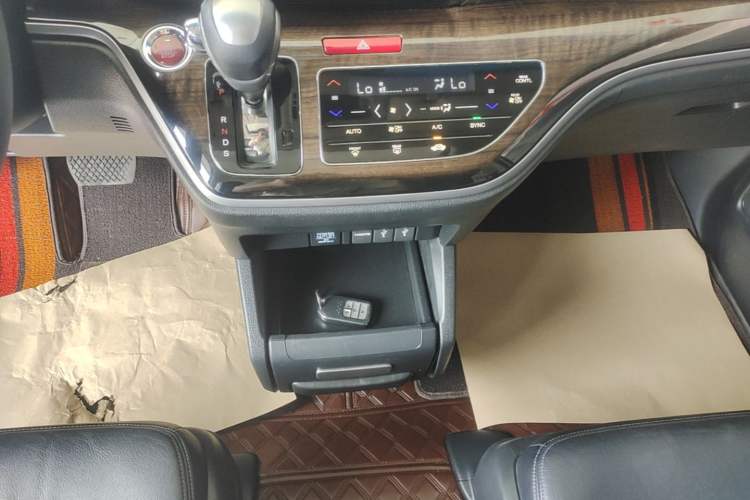 Used Honda Odyssey 2017 2.4L Smart Edition Gear Lever