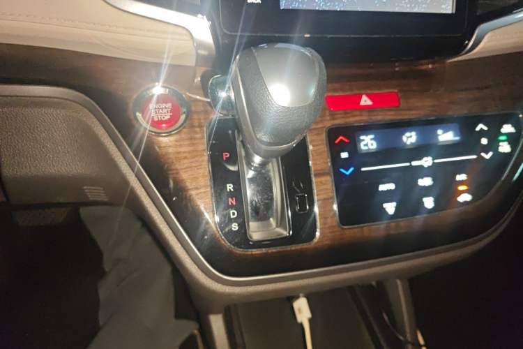 Used Honda Odyssey 2017 2.4L Luxury Edition Gear Lever