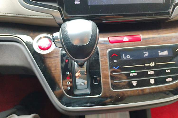 Used Honda Odyssey 2017 2.4L Luxury Edition Gear Lever