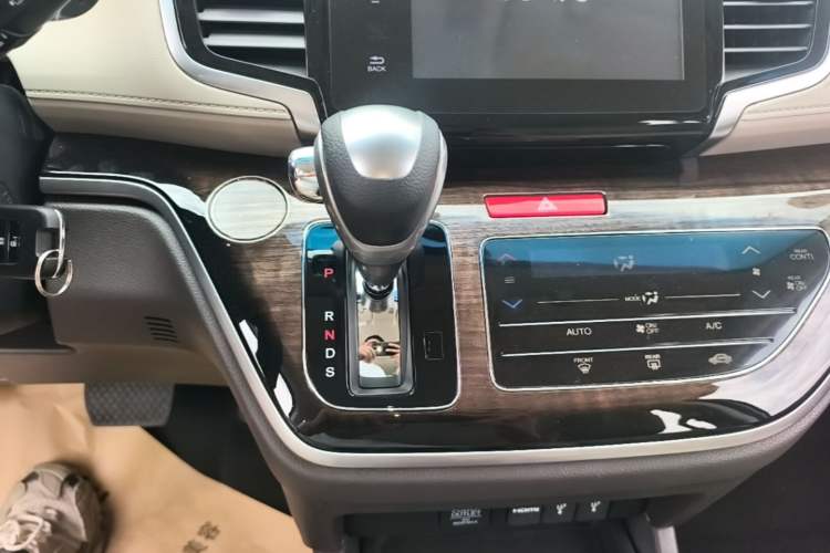 Used Honda Odyssey 2017 2.4L Comfort Edition Gear Lever