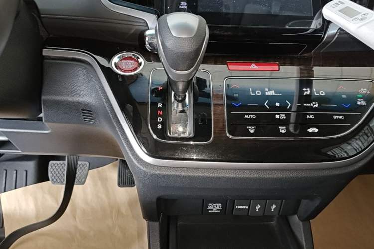 Used Honda Odyssey 2017 2.4L Smart Edition Gear Lever