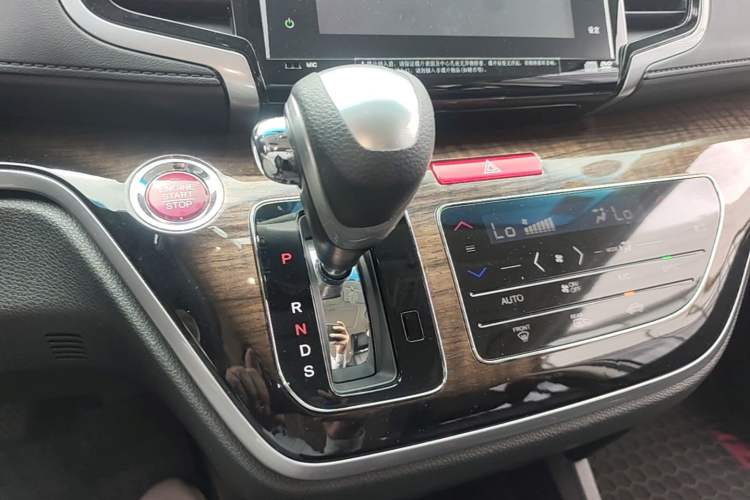 Used Honda Odyssey 2017 2.4L Supreme Edition Gear Lever