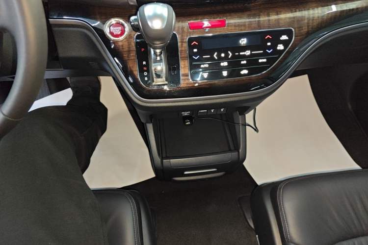 Used Honda Odyssey 2017 2.4L Smart Edition Gear Lever