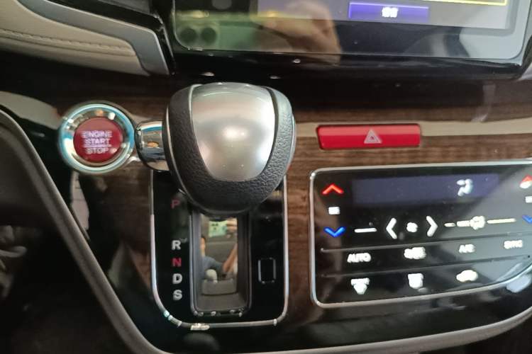 Used Honda Odyssey 2017 2.4L Smart Edition Gear Lever