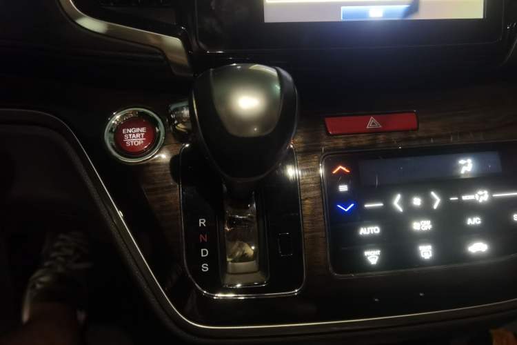 Used Honda Odyssey 2017 2.4L Smart Edition Gear Lever
