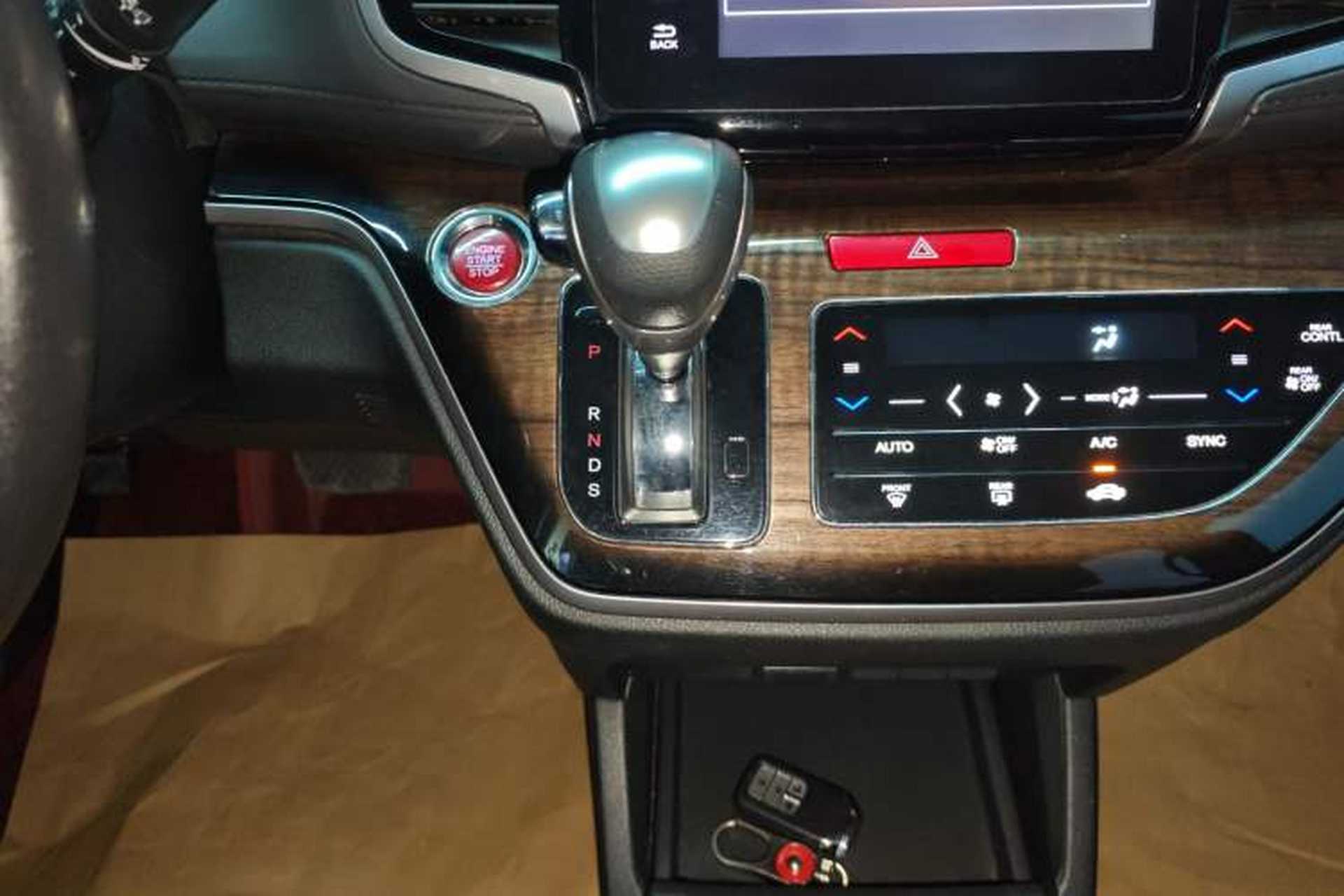 Used Honda Odyssey 2017 2.4L Smart Edition Gear Lever