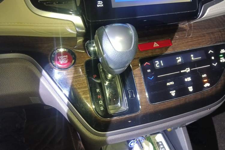 Used Honda Odyssey 2017 2.4L Luxury Edition Gear Lever