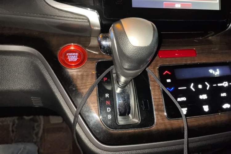 Used Honda Odyssey 2017 2.4L Smart Edition Gear Lever