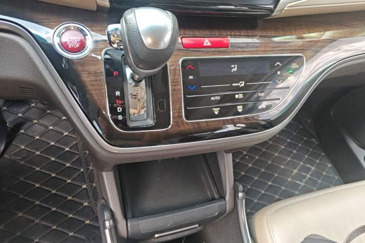 Used Honda Odyssey 2017 2.4L Luxury Edition Gear Lever