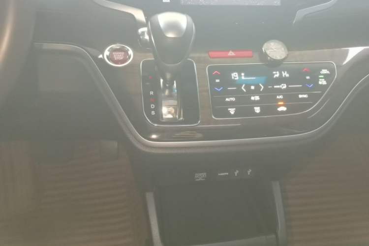Used Honda Odyssey 2017 2.4L Smart Edition Gear Lever
