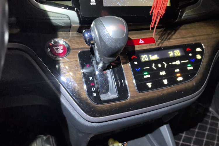 Used Honda Odyssey 2017 2.4L Smart Edition Gear Lever