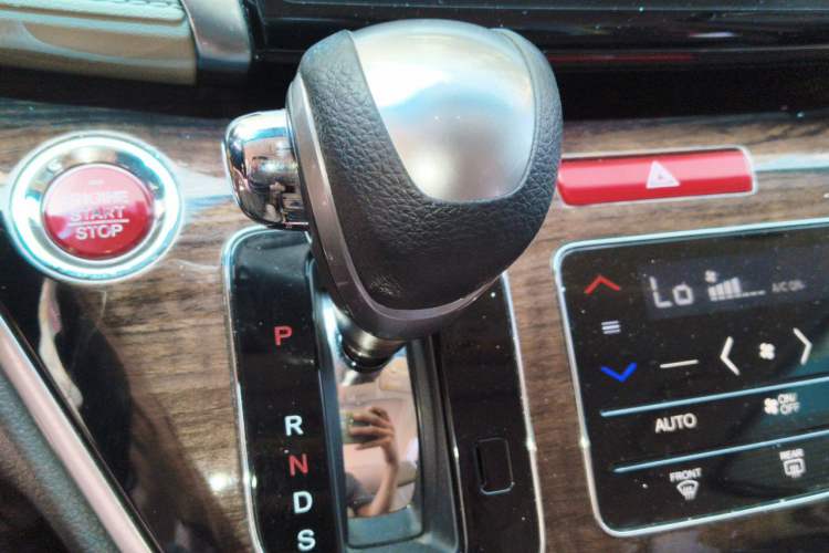 Used Honda Odyssey 2017 2.4L Smart Edition Gear Lever