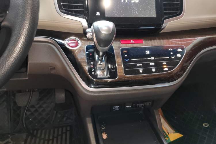 Used Honda Odyssey 2017 2.4L Luxury Edition Gear Lever