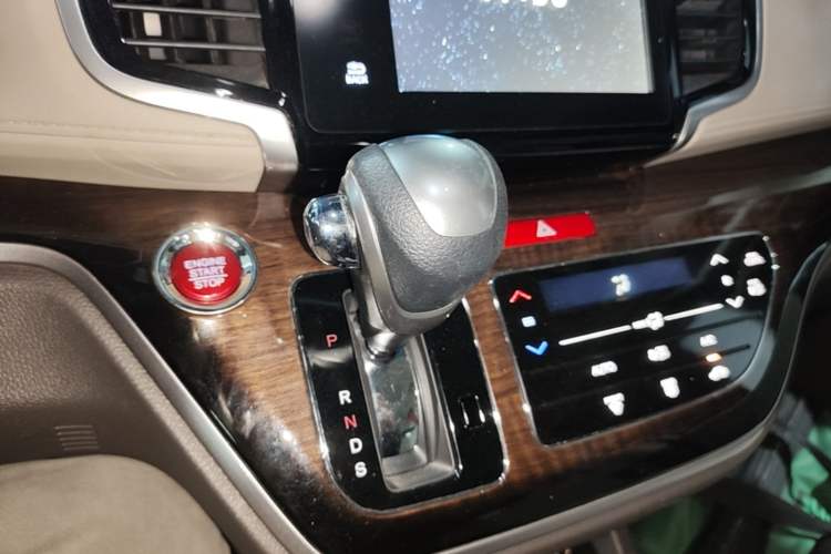 Used Honda Odyssey 2017 2.4L Luxury Edition Gear Lever