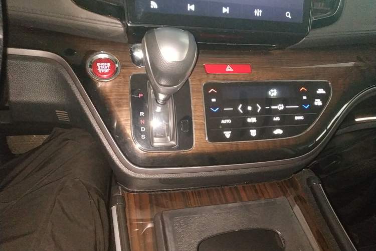 Used Honda Odyssey 2017 2.4L Smart Edition Gear Lever