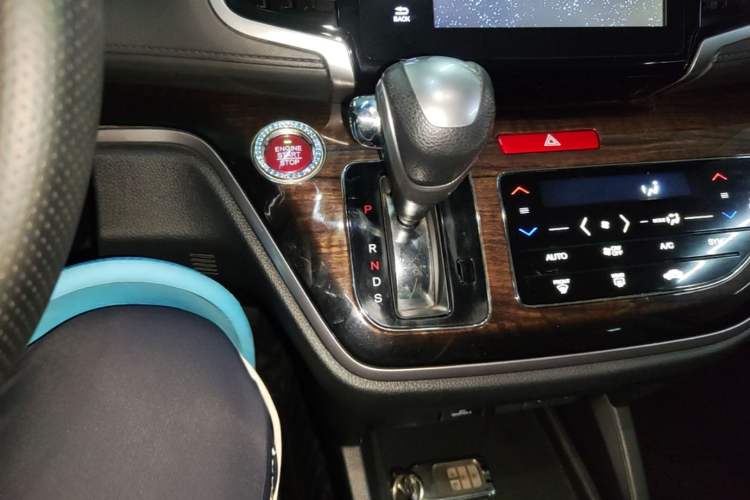 Used Honda Odyssey 2017 2.4L Smart Edition Gear Lever
