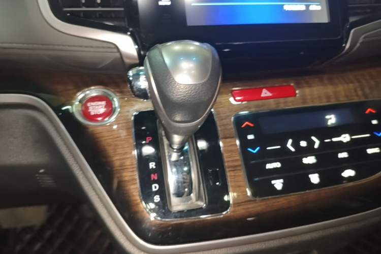 Used Honda Odyssey 2017 2.4L Smart Edition Gear Lever