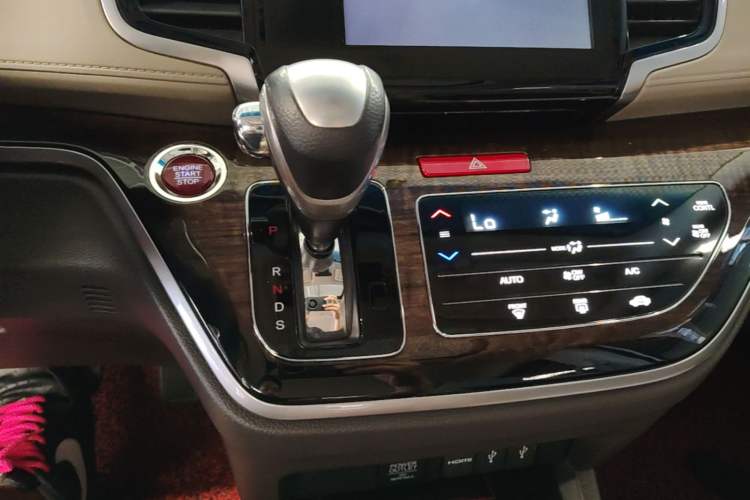 Used Honda Odyssey 2017 2.4L Luxury Edition Gear Lever