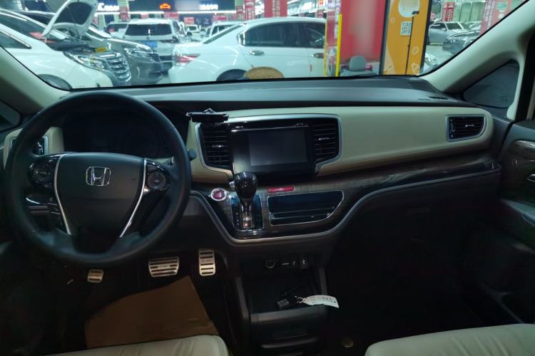 Used Honda Odyssey 2017 2.4L Luxury Edition Interior 2