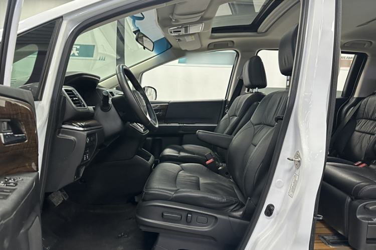 Used Honda Odyssey 2017 2.4L Smart Edition Interior 3