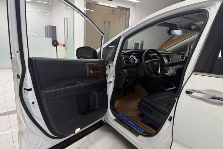 Used Honda Odyssey 2017 2.4L Smart Edition Interior 3