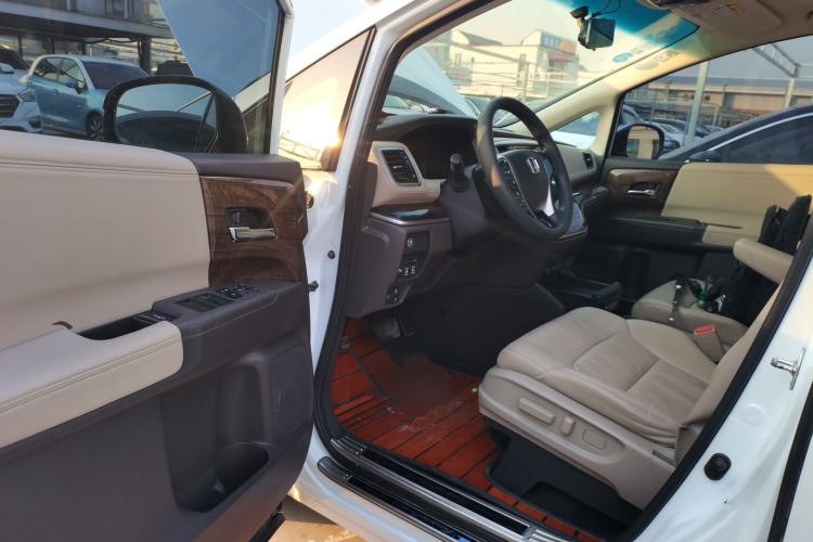 Used Honda Odyssey 2017 2.4L Luxury Edition Interior 3