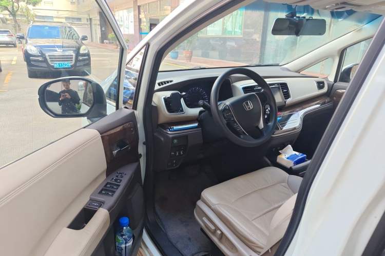 Used Honda Odyssey 2017 2.4L Luxury Edition Interior 3