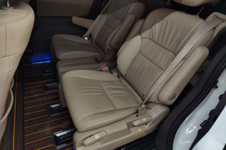 Used Honda Odyssey 2017 2.4L Luxury Edition Interior 4