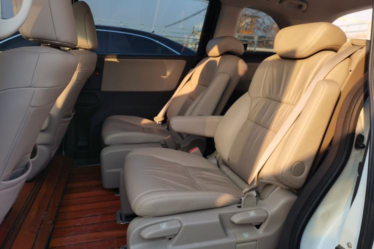 Used Honda Odyssey 2017 2.4L Luxury Edition Interior 4