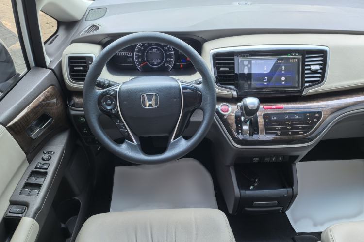 Used Honda Odyssey 2017 2.4L Luxury Edition Interior 8