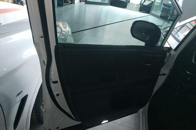 Used Honda Odyssey 2017 2.4L Smart Edition Left Front Door Interior