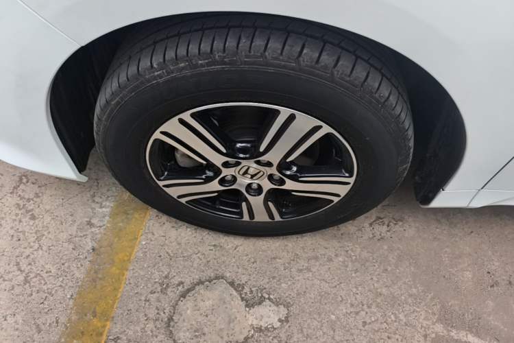 Used Honda Odyssey 2017 2.4L Comfort Edition Left Front Wheel Hub