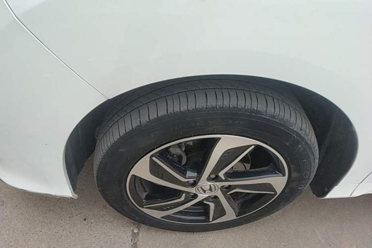 Used Honda Odyssey 2017 2.4L Luxury Edition Left Front Wheel Hub